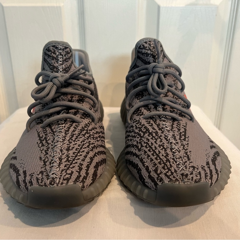 YEEZY BOOST 350 V2 Beluga Size 9 Men. (AH2203)